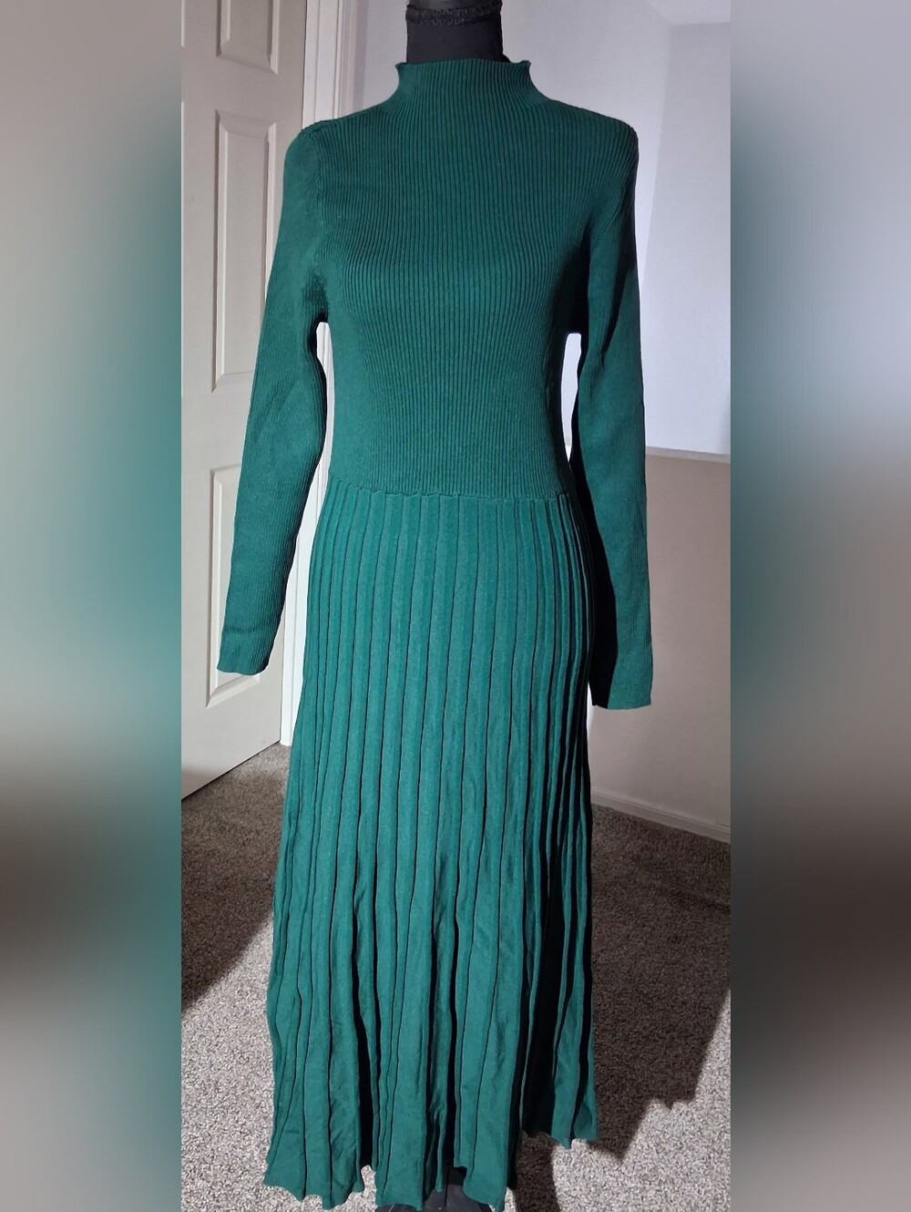 NWOT-Long Sleeve Ribbed Knit Maxi Dress in Forest Green